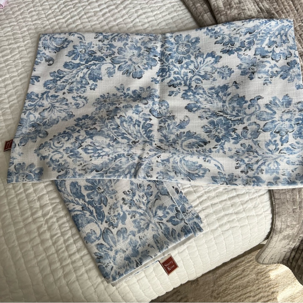 NWOT Set of 2 Indigo Blue and White Floral Pillow Shams, standard size - Picture 2 of 14